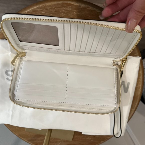 Authentic Michael Kors STUNNING "Vivian" Optic White Basket Weave Wallet, NWOT - Picture 9 of 16